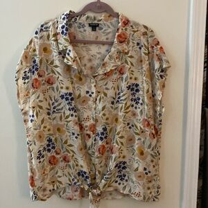 Cute summer blouse, new never worn. Very cute
